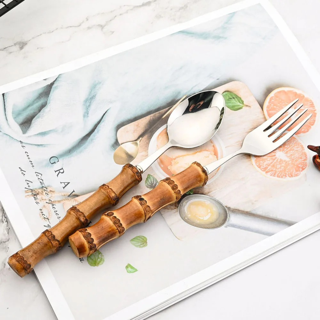 Conjunto de Talheres de 24 Peças com Cabo de Bambu em Aço Inoxidável